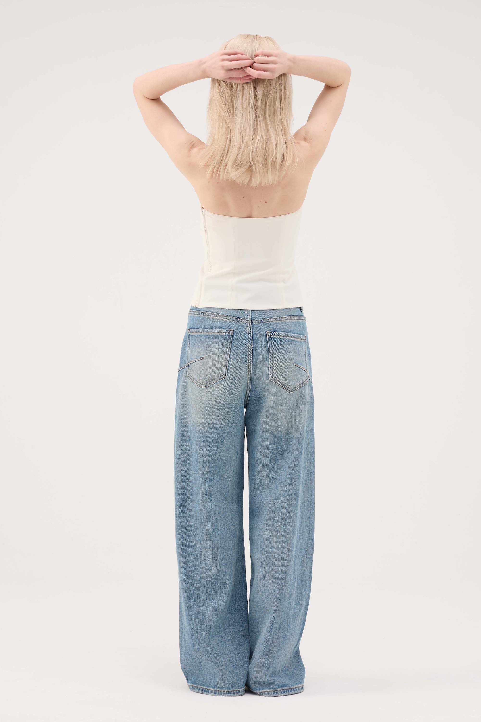 Washed Cocoon-Leg Jeans - Grey