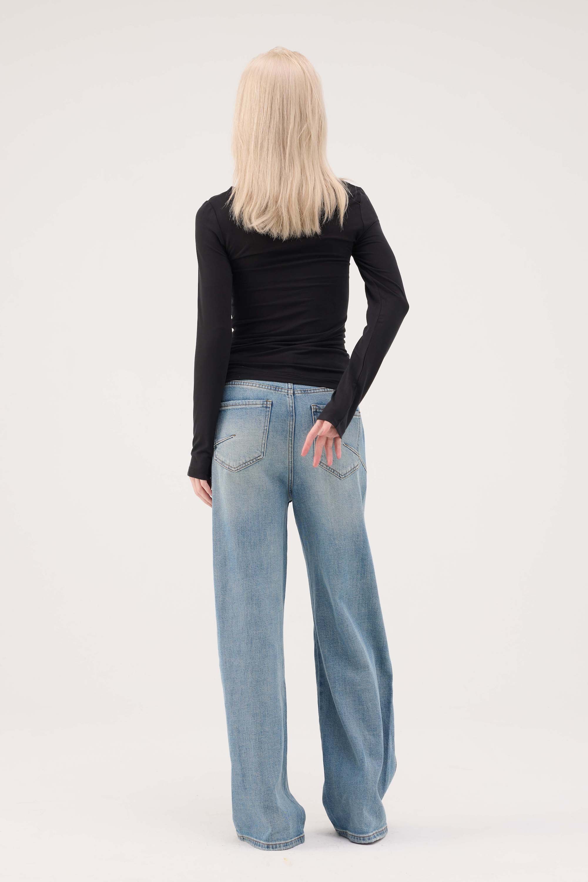Washed Cocoon-Leg Jeans - Blue