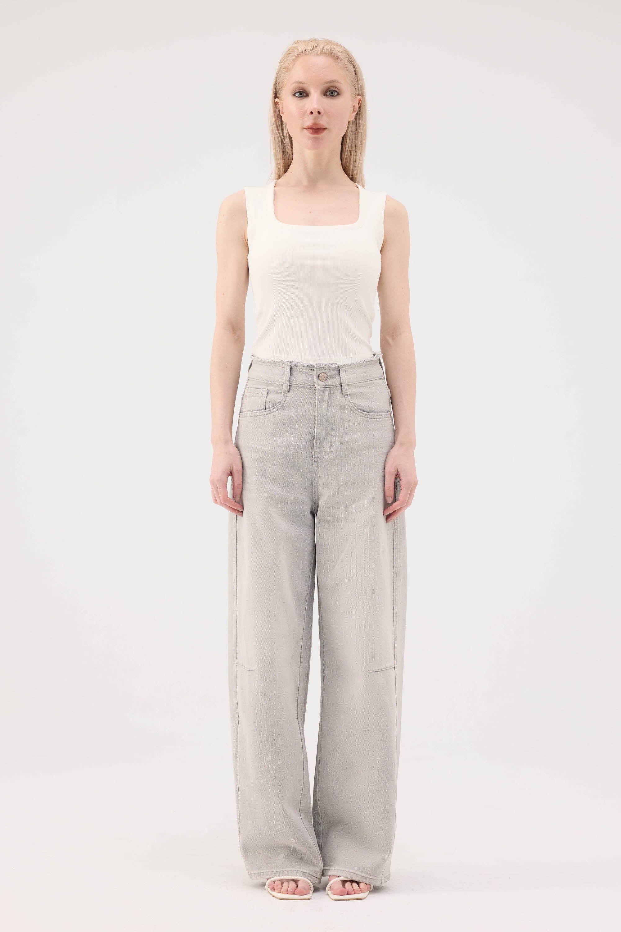 Washed Cocoon-Leg Jeans - Grey