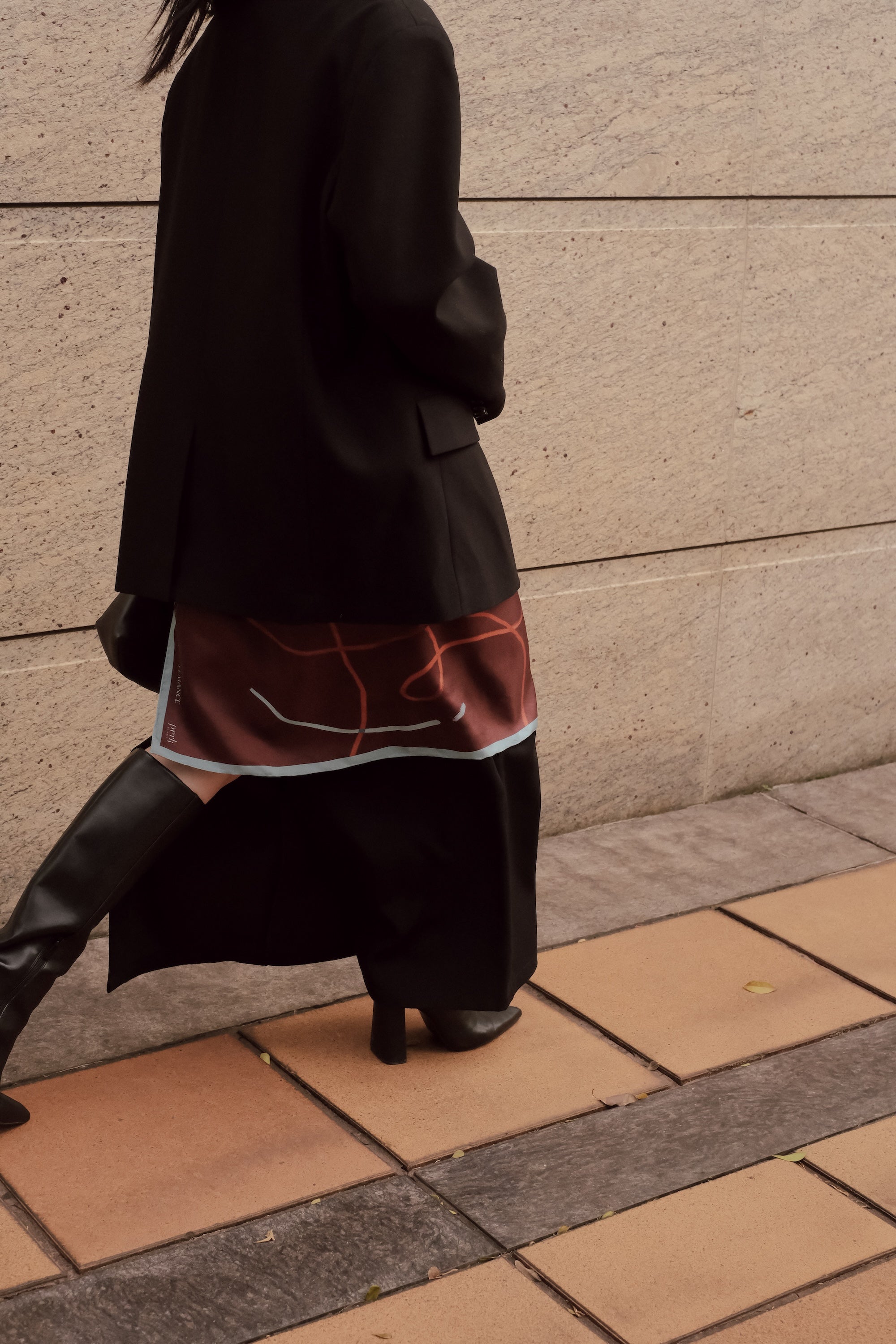 真絲斜紋絲巾 - Drawn —— Between the Lines