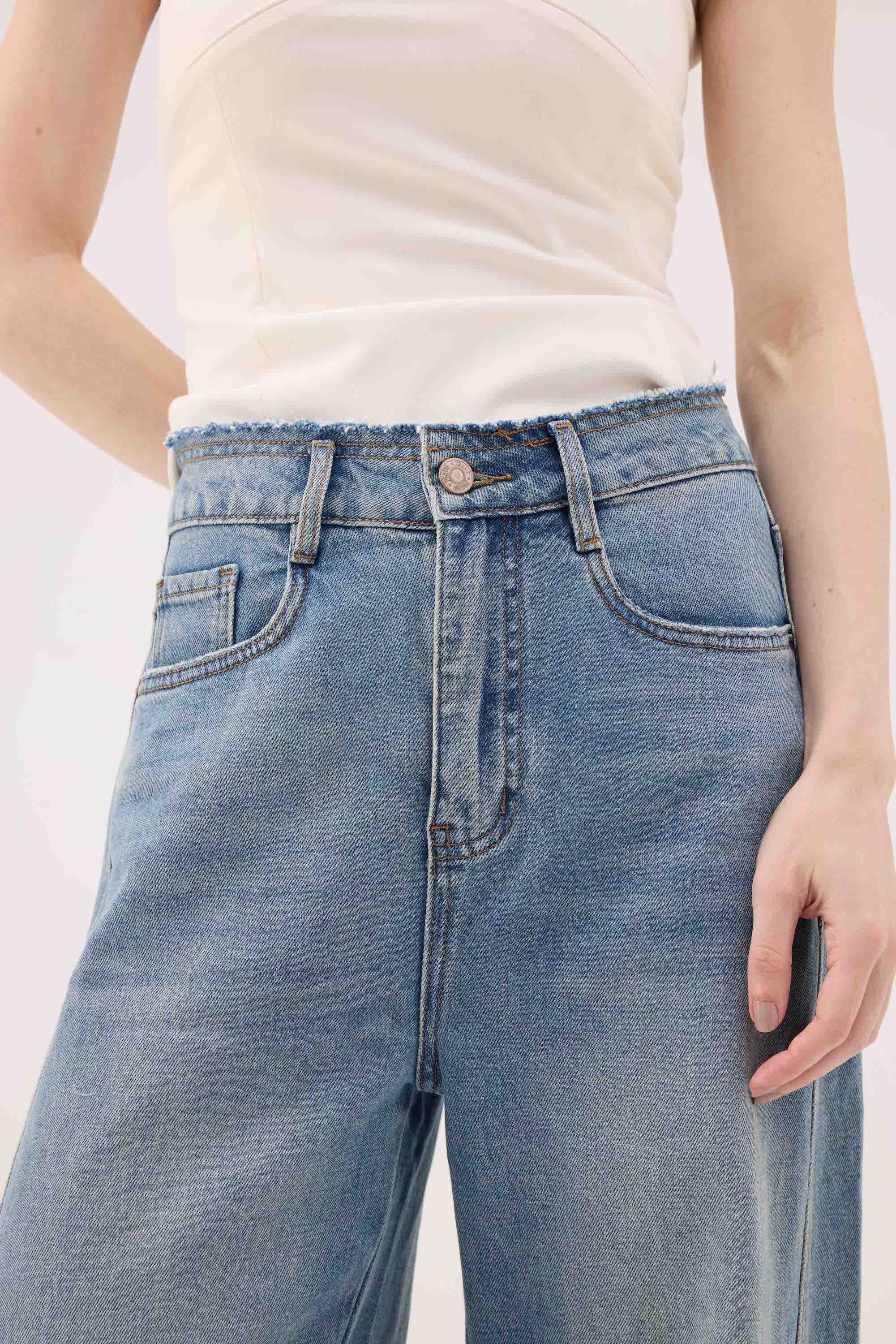 Washed Cocoon-Leg Jeans - Blue