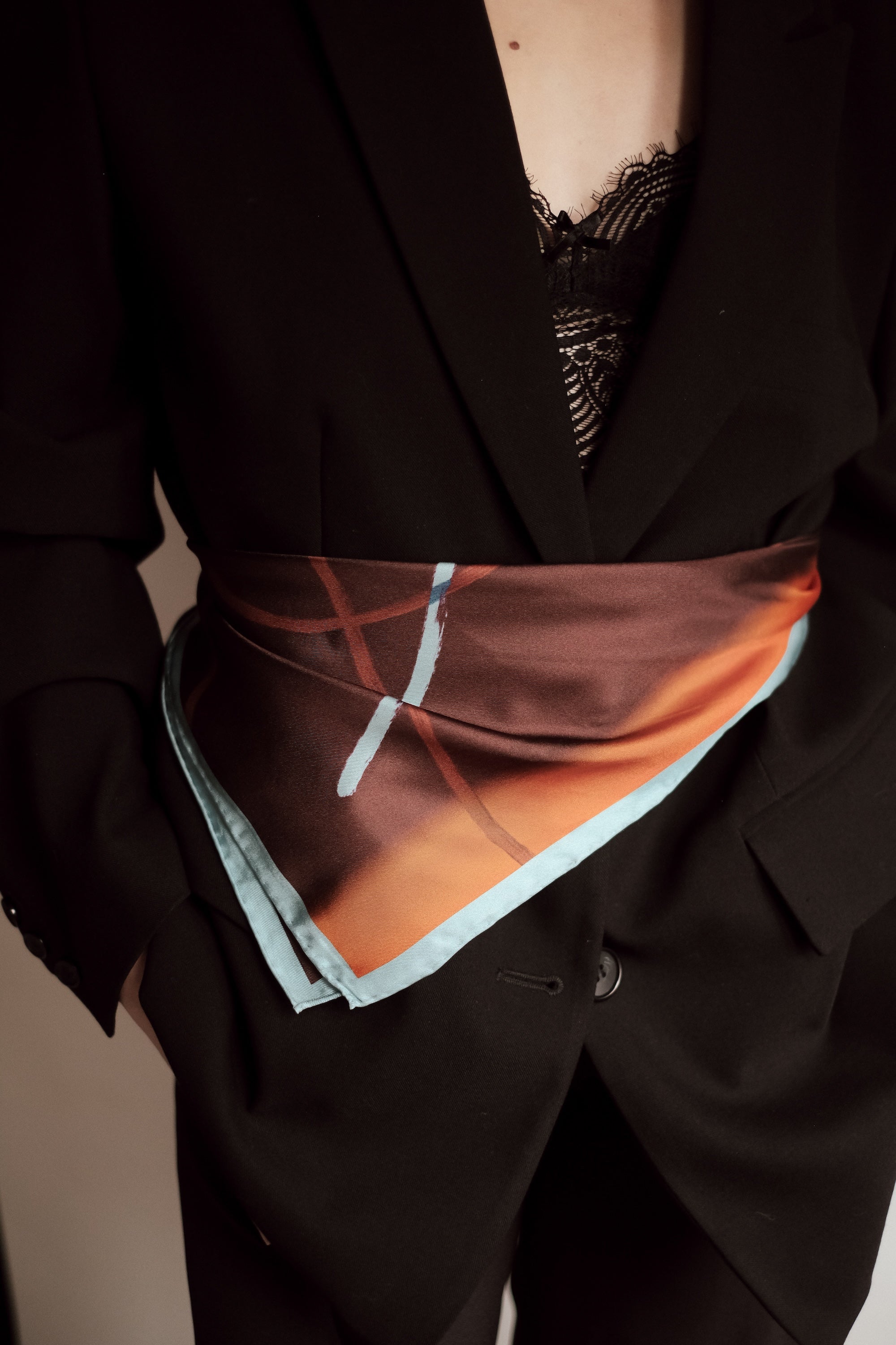 Square scarf in Silk twill - Drawn —— Between the Lines