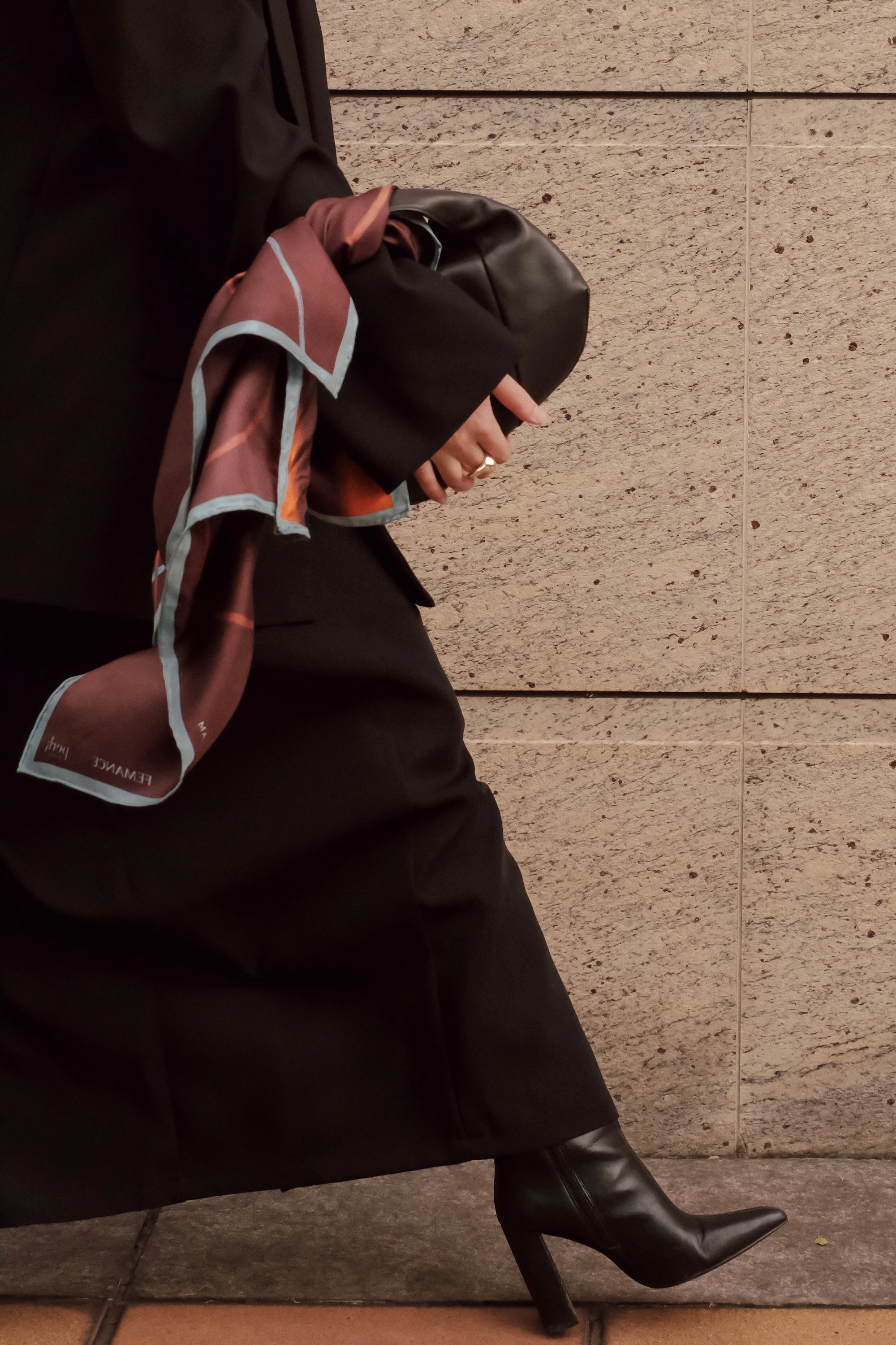 真絲斜紋絲巾 - Drawn —— Between the Lines