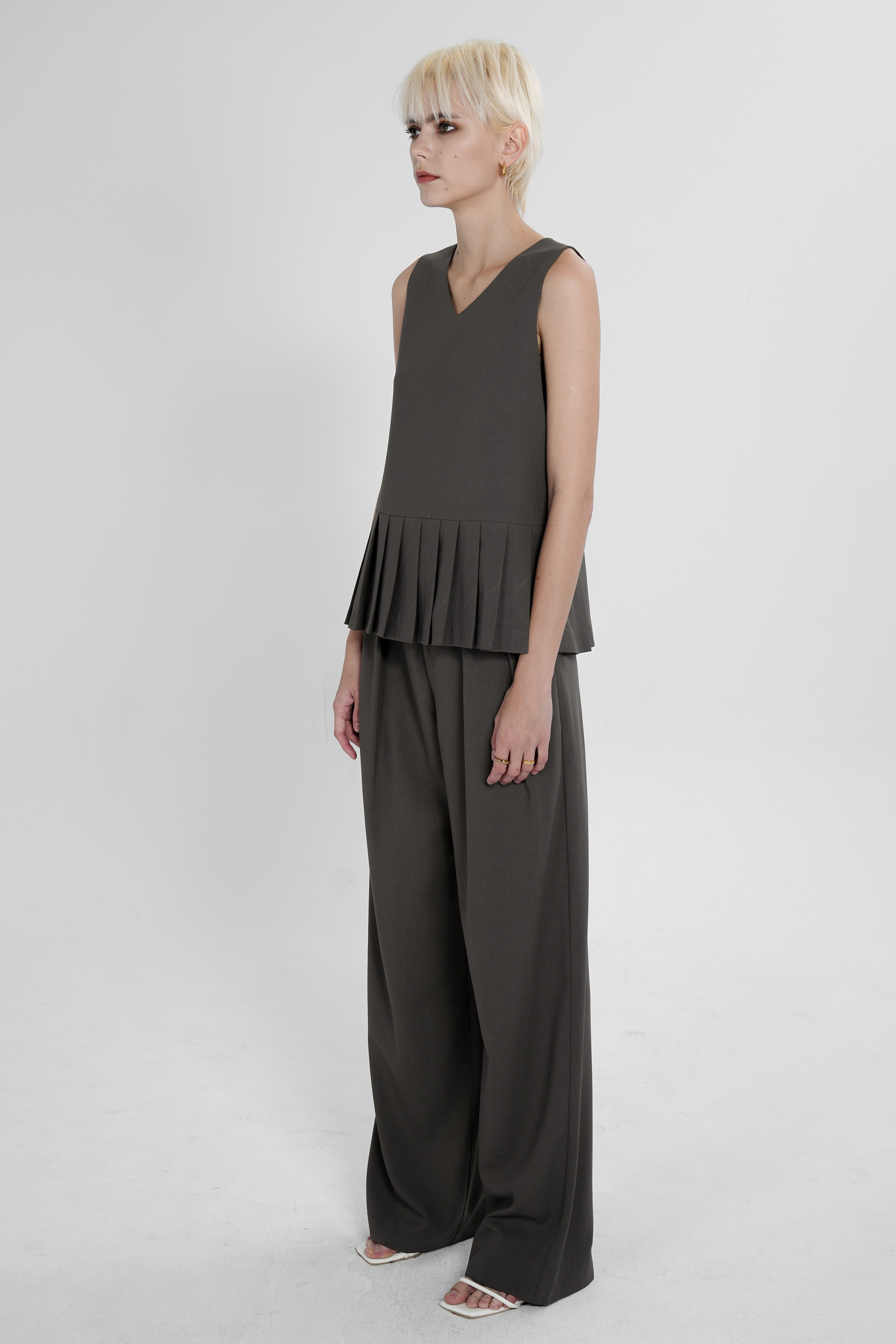 Double-Pleated Tailored Trousers - Grey