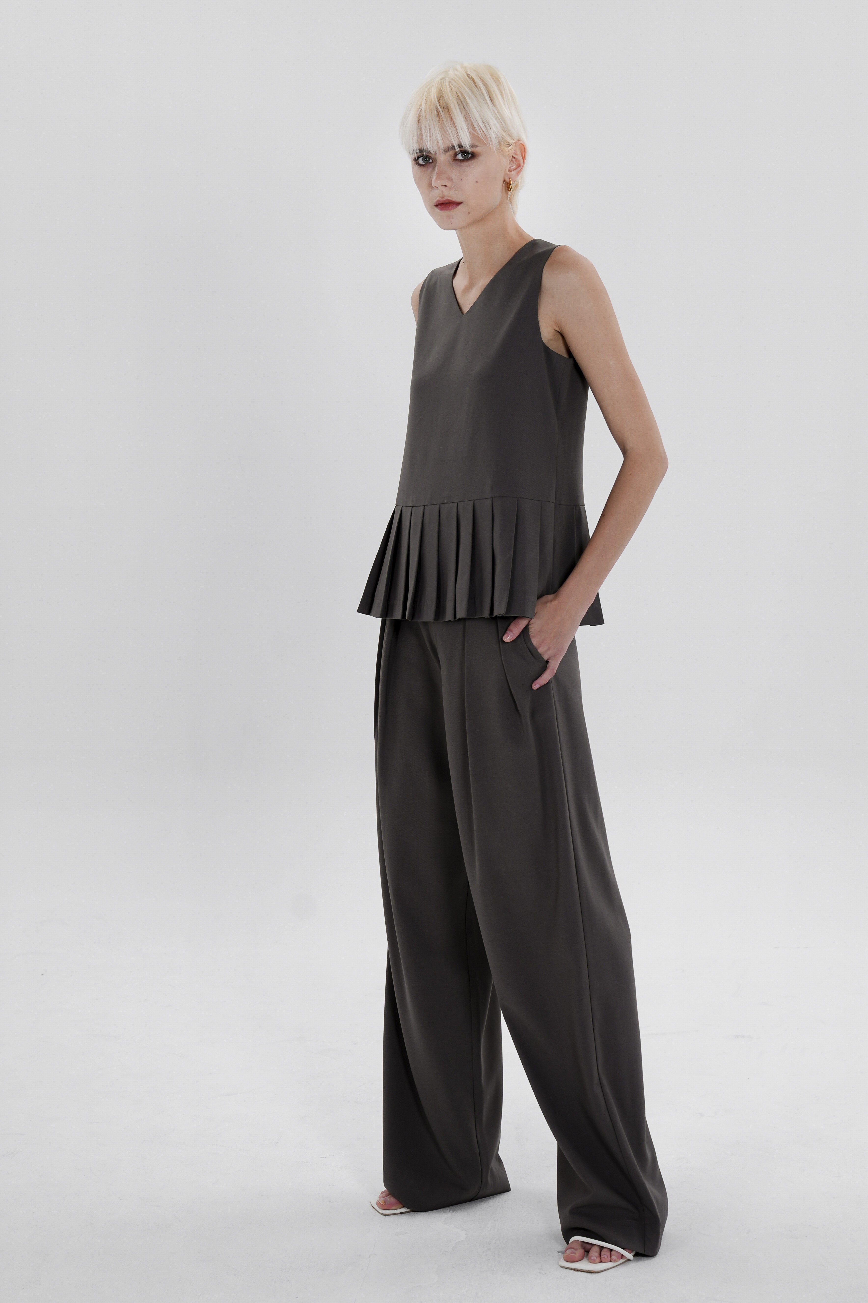 Double-Pleated Tailored Trousers - Grey